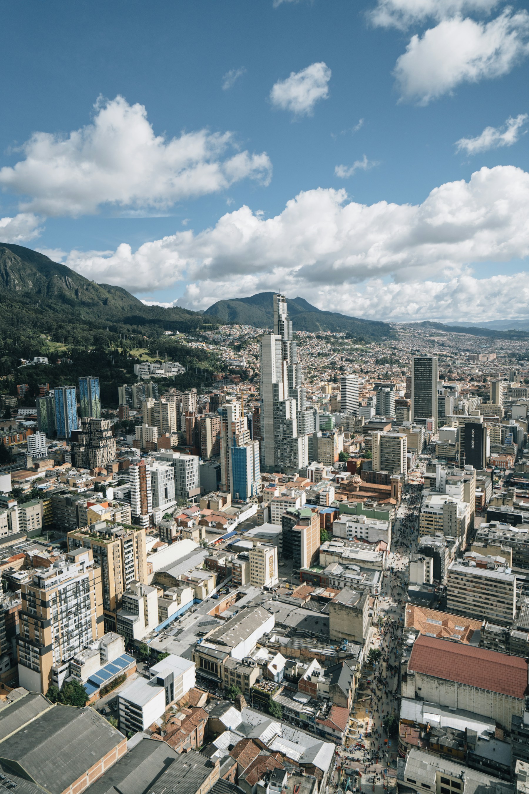 Vista panorámica del centro de Bogotá y sus cerros